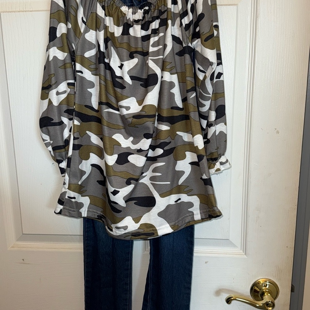 Cute Girls Size 150 or 10/12 Camo Print Top and Dark Blue Jeans Set